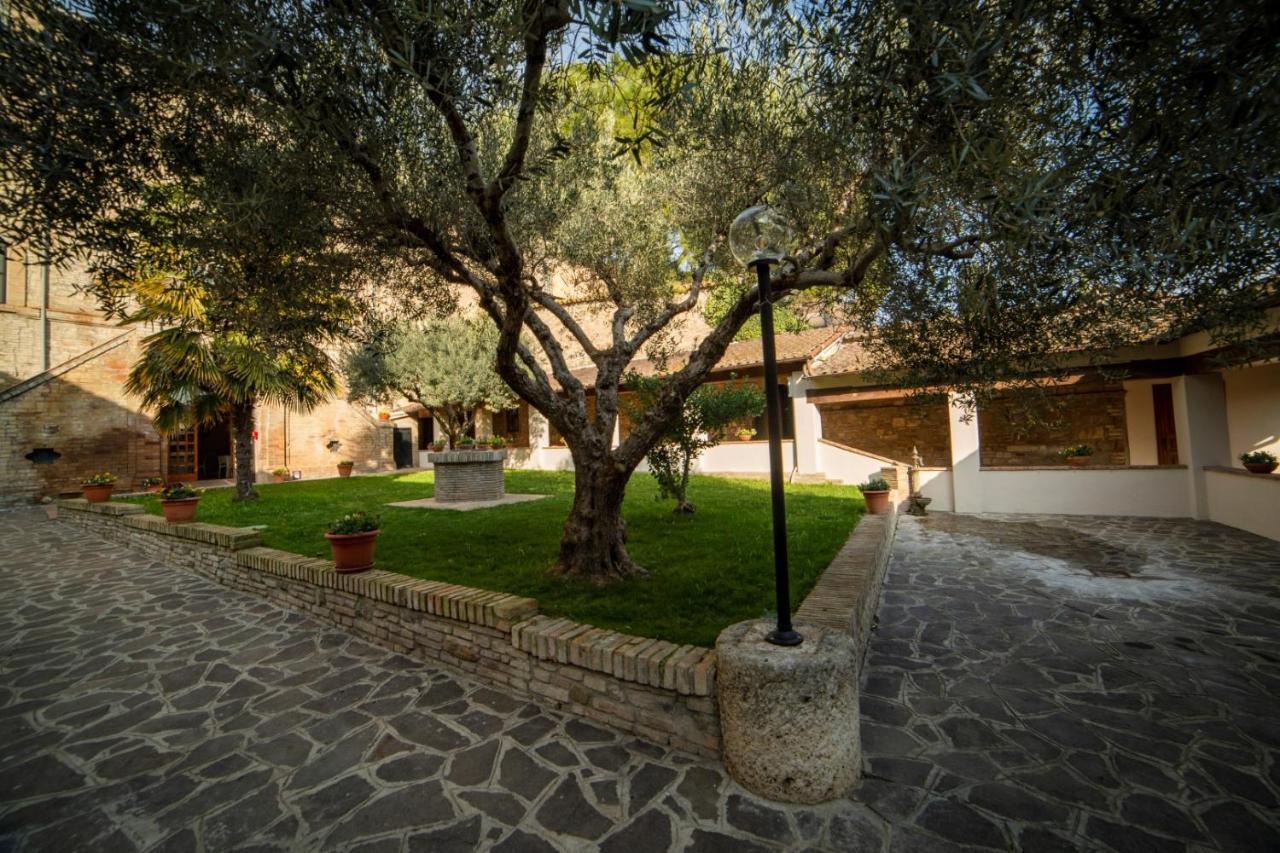 לינה וארוחת בוקר Il Monastero Di בוואניה מראה חיצוני תמונה